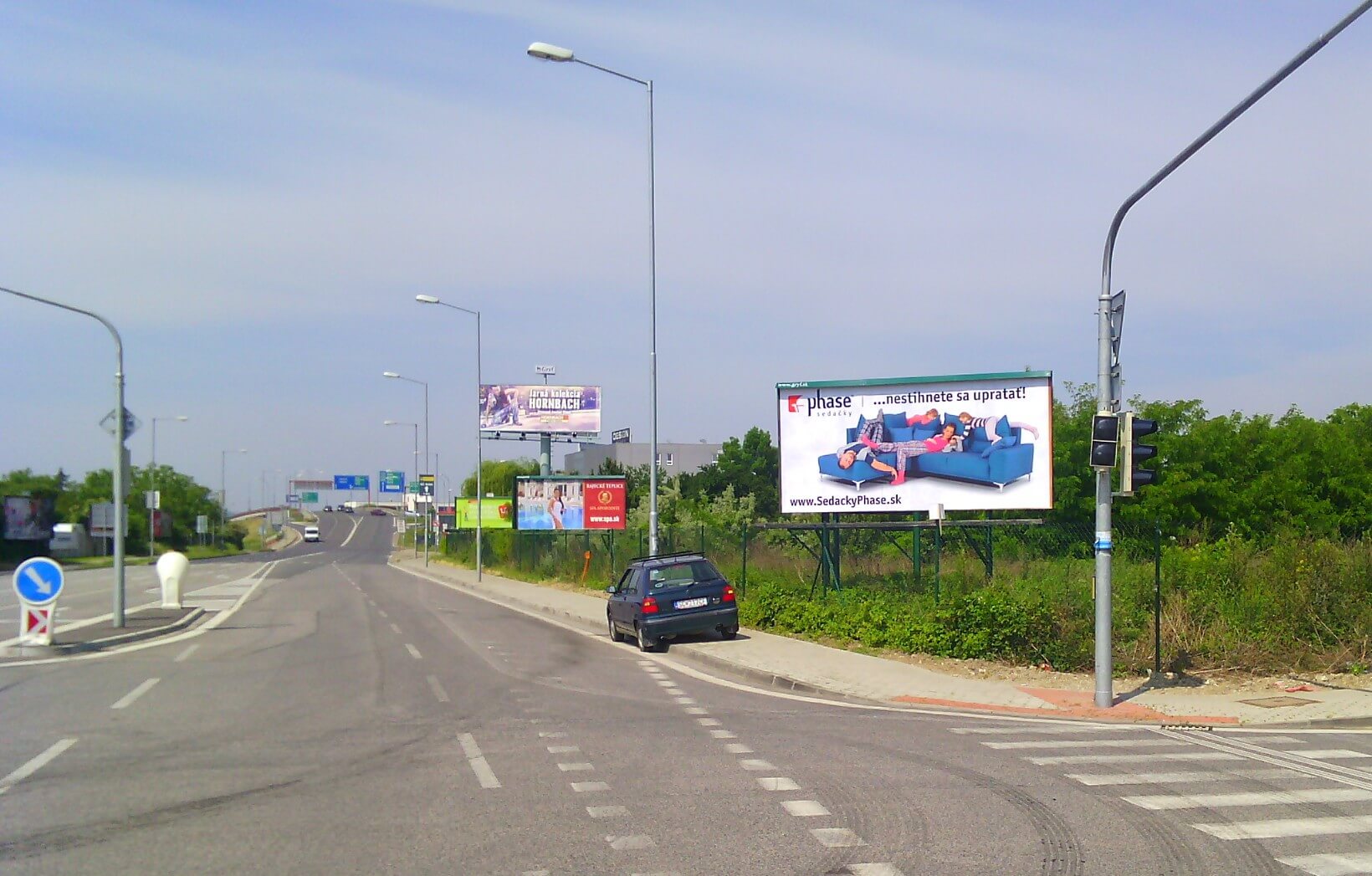 Reklamý billboard na očiach stoviek vodičov.